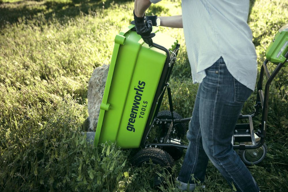Аккумуляторная самоходная садовая тележка Greenwork G40GCK6, 7400007UH, 40v, 106 л, АКБ 8 А·ч и ЗУ