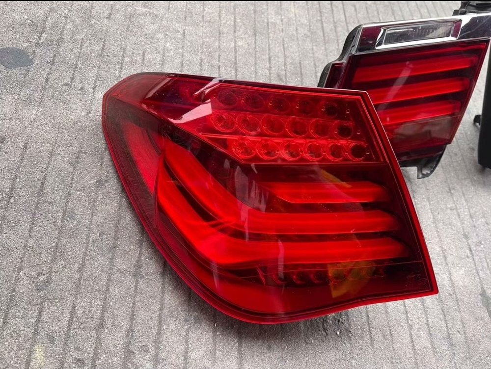 Задний левый и правый фонарь BMW 7 серии F02 оригинал