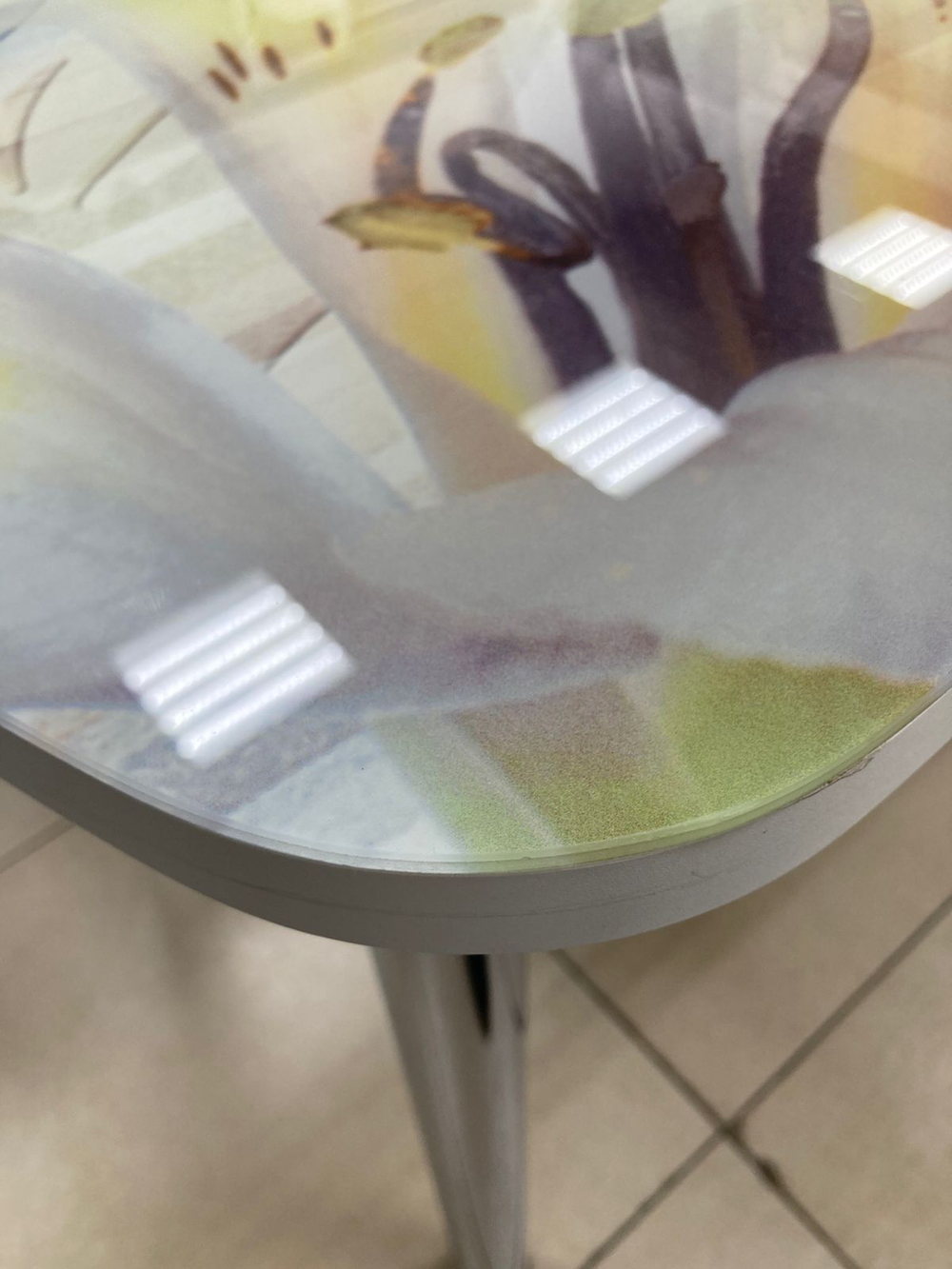 Стол разд Стеклянный подстолье прямое хром Царг.пояс белый Ст-ца акварель цветы (белая) ф/п