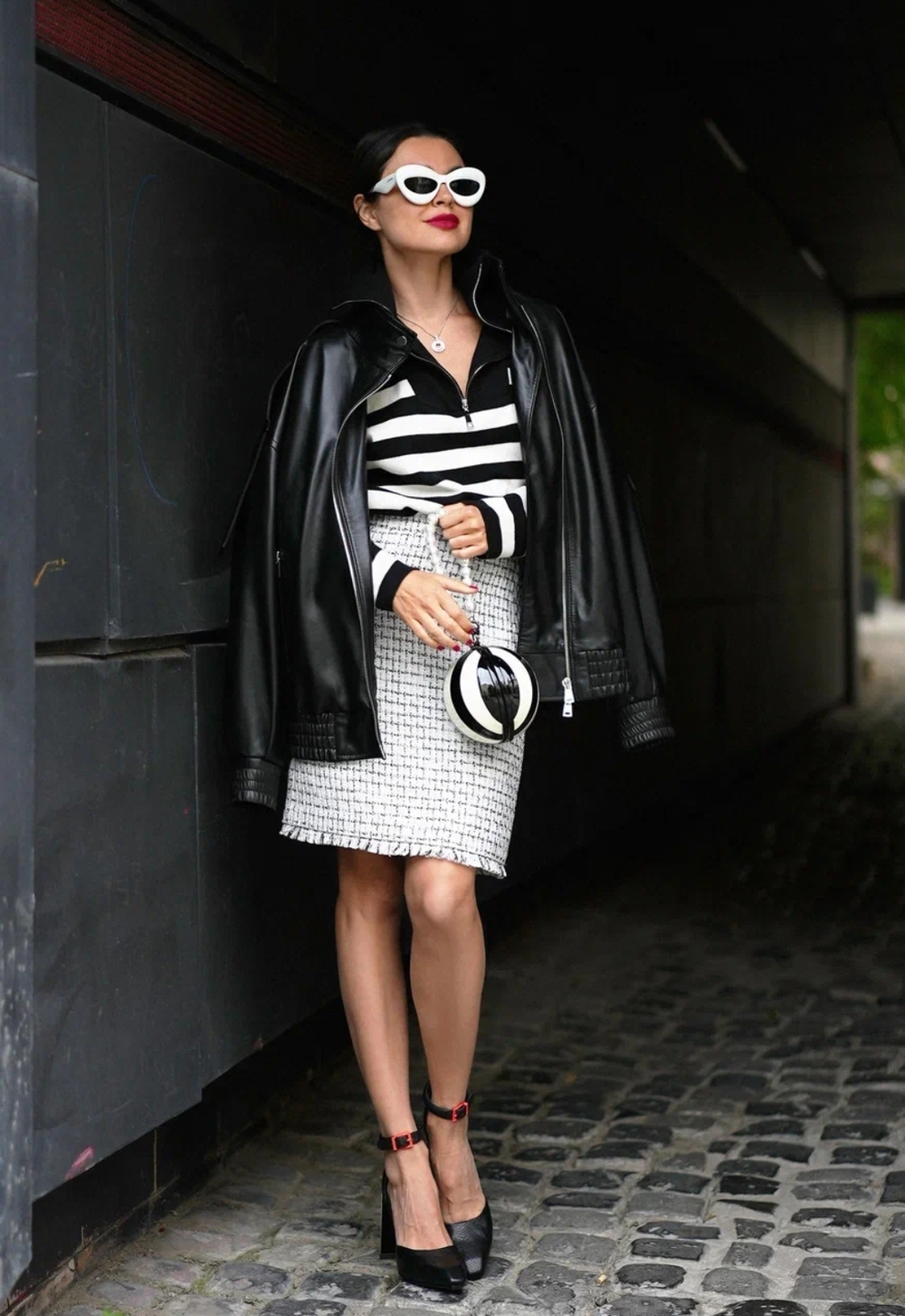 Бомбер кожаный черный