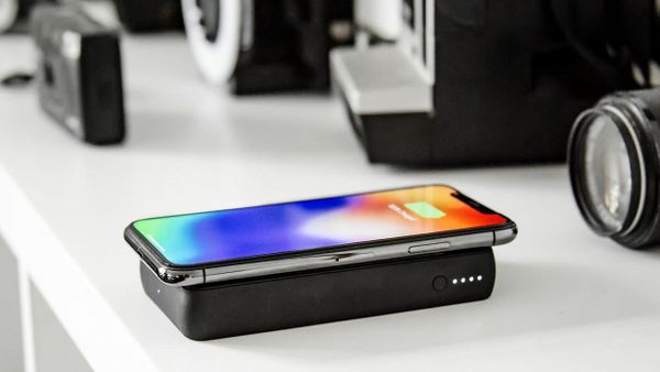 Внешний аккумулятор с функцией беспроводной зарядки Mophie Charge Stream Powerstation 6040 mAh (Black)