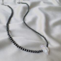 Колье "Стальной луч" с гематитом и кристаллом