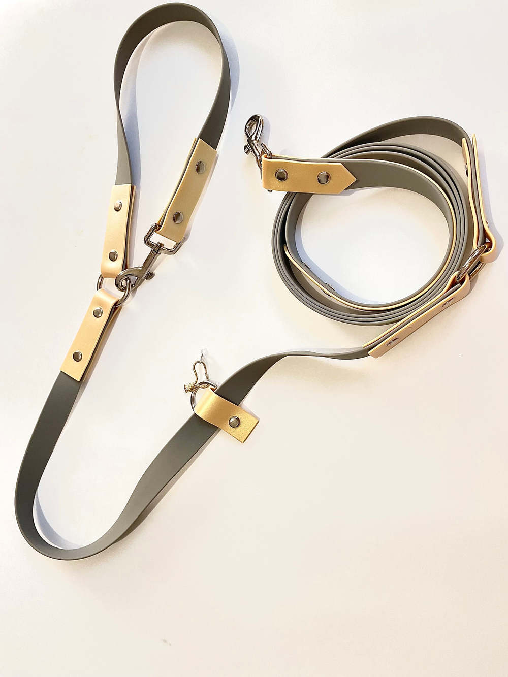 Перестёжка для собак , с ручкой перехват биотан 3 м , 25 мм. Серый и шимер блестящий золотой