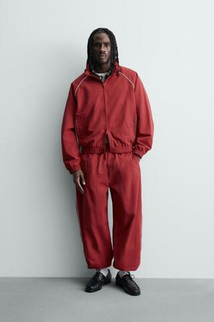 ZARA КУРТКА ИЗ ВЫСОКОТЕХНОЛОГИЧНОЙ ТКАНИ С КОНТРАСТНЫМИ ДЕТАЛЯМИ, КРАСНЫЙ