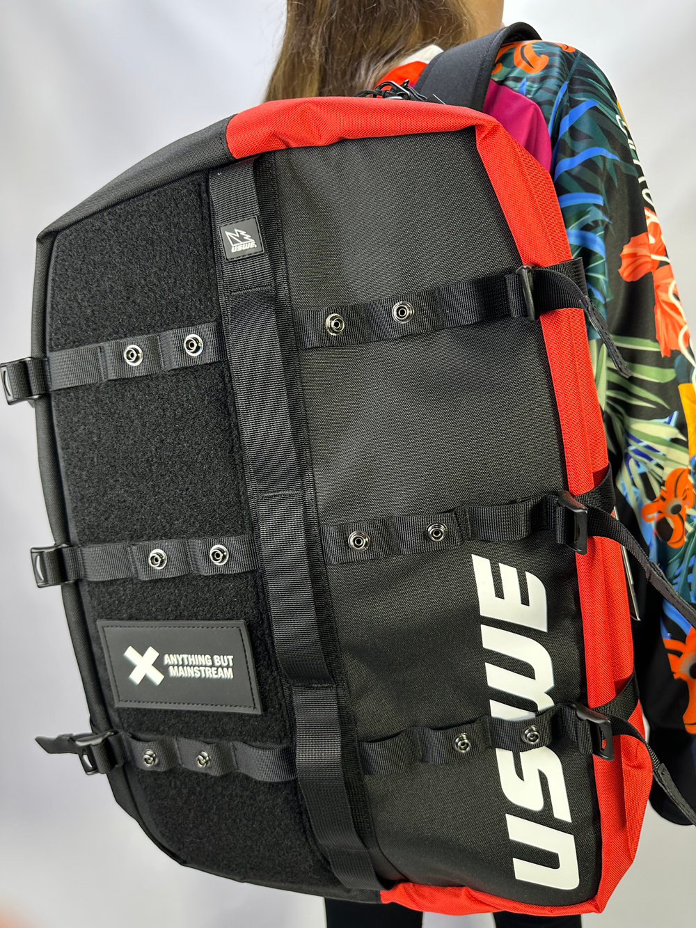 Рюкзак USWE Buddy 40L Athelete Gear Pack, Carbon Black