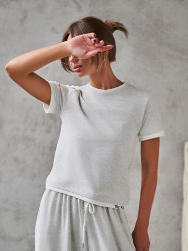 Трикотажный серый костюм с вышивкой-лого