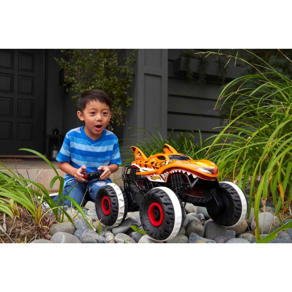 Hot Wheels - Monster Trucks RC Unstoppable TIGER SHARK 1:15 Машина на дистанционном управлении HGV87 / артикул   HGV87  / GTIN 194735058587