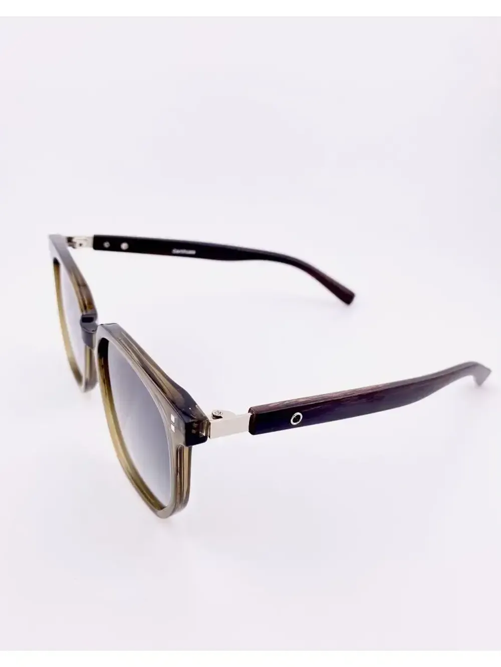 Очки солнцезащитные