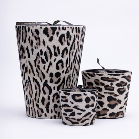 Свеча ароматическая 400г Victoria with Love Hairy ciuffo black