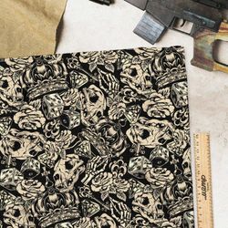 Ткань оксфорд 210 чёрно-белые кости, розы, бриллианты и короны