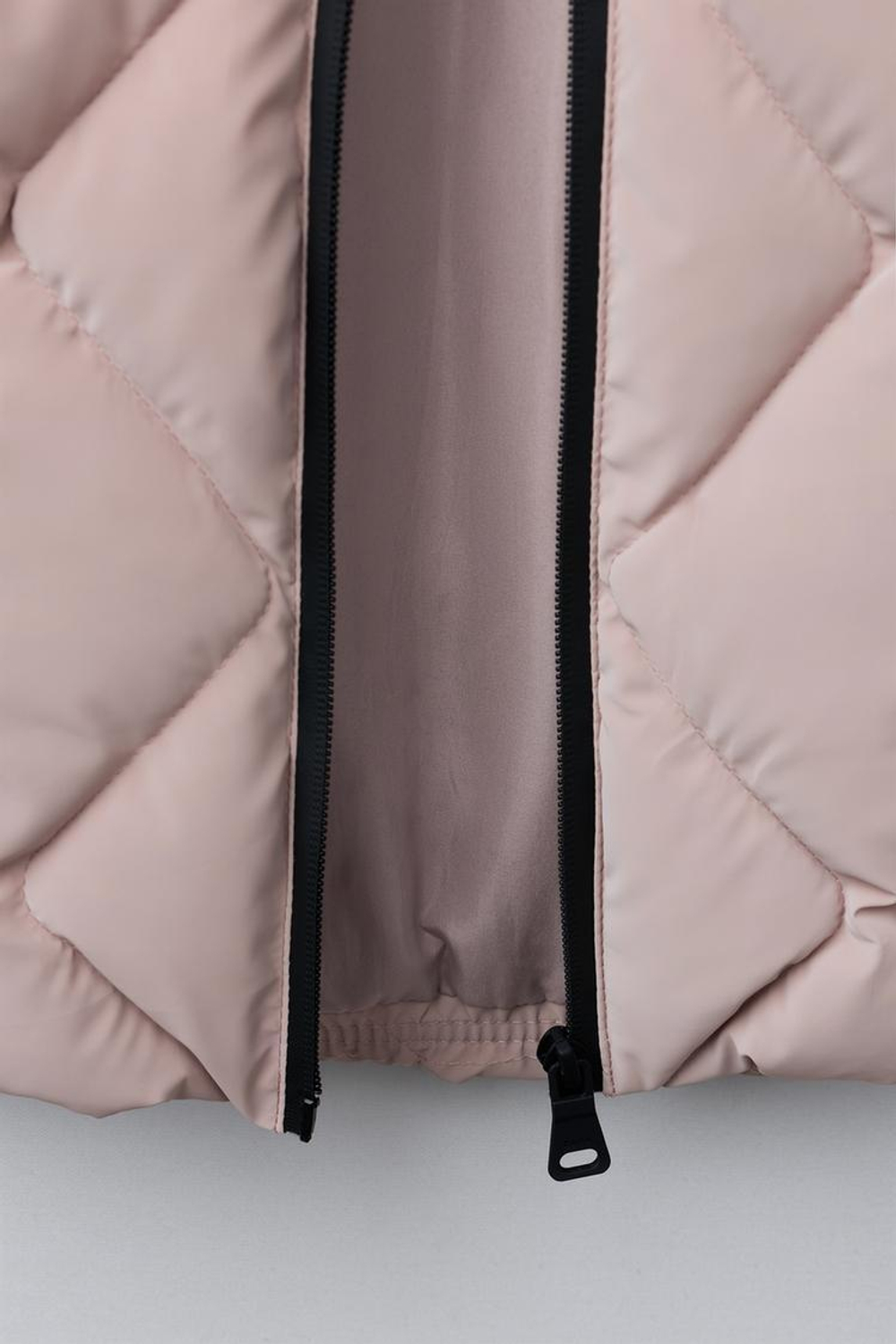 ZARA ЛЕГКОЕ СТЕГАНОЕ ПРОРЕЗИНЕННОЕ ПАЛЬТО, ЦВЕТ РОЗОВОГО ДЕРЕВА