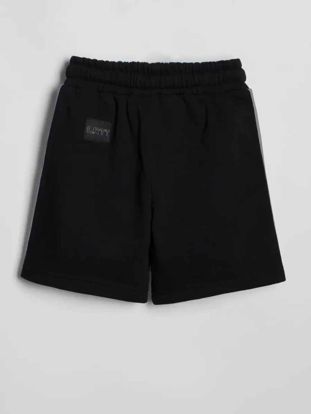 Спортивные шорты для мальчика на лето