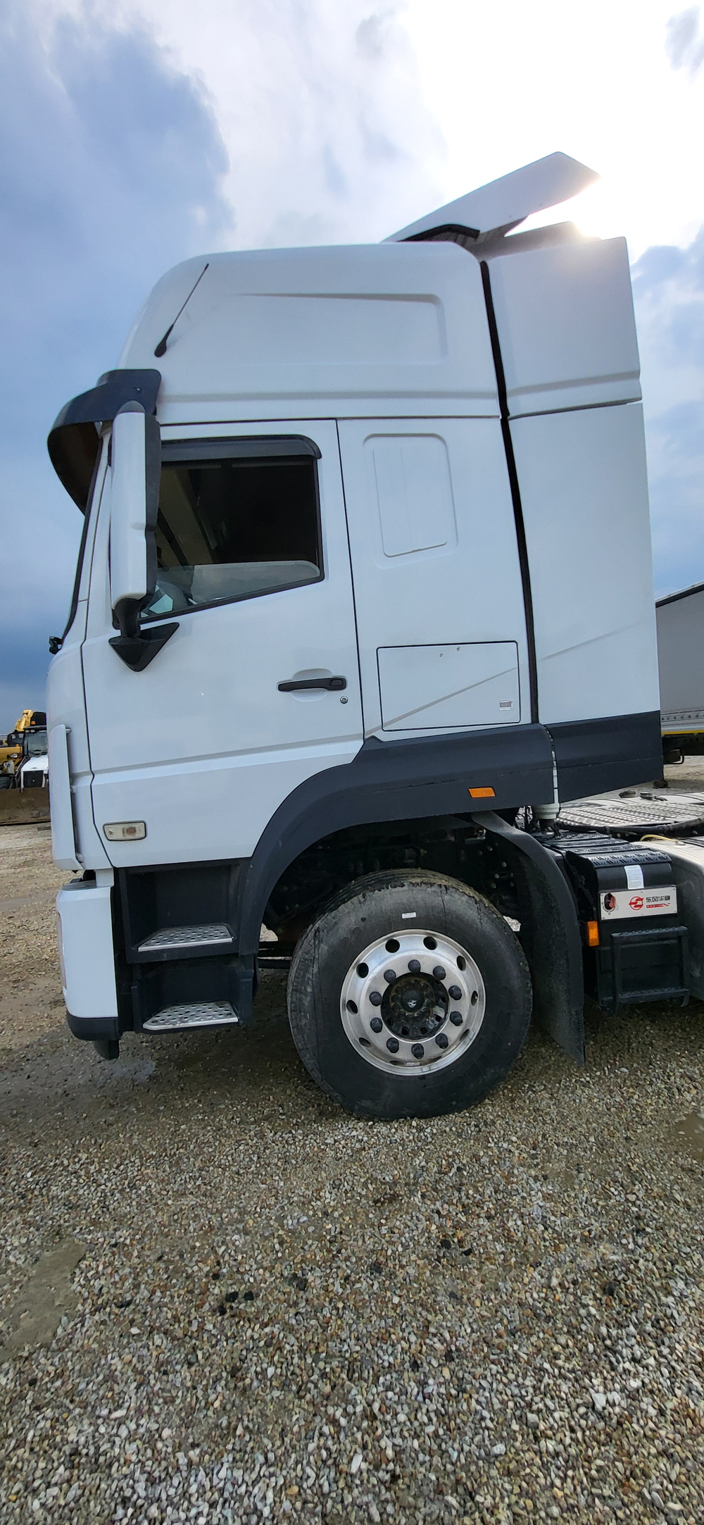 VASOL HV7 4x2 Седельный тягач DFD4189 (Дизельный, 13.0 л, 530 л.с. АТ)