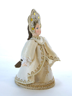 Кукла коллекционная фарфоровая Снегурочка в золотистом наряде