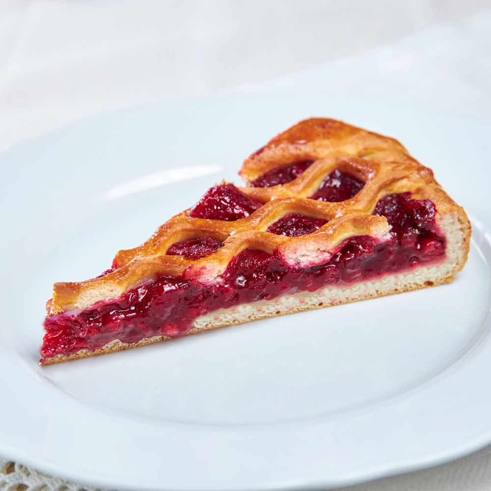 Постный пирог с брусникой