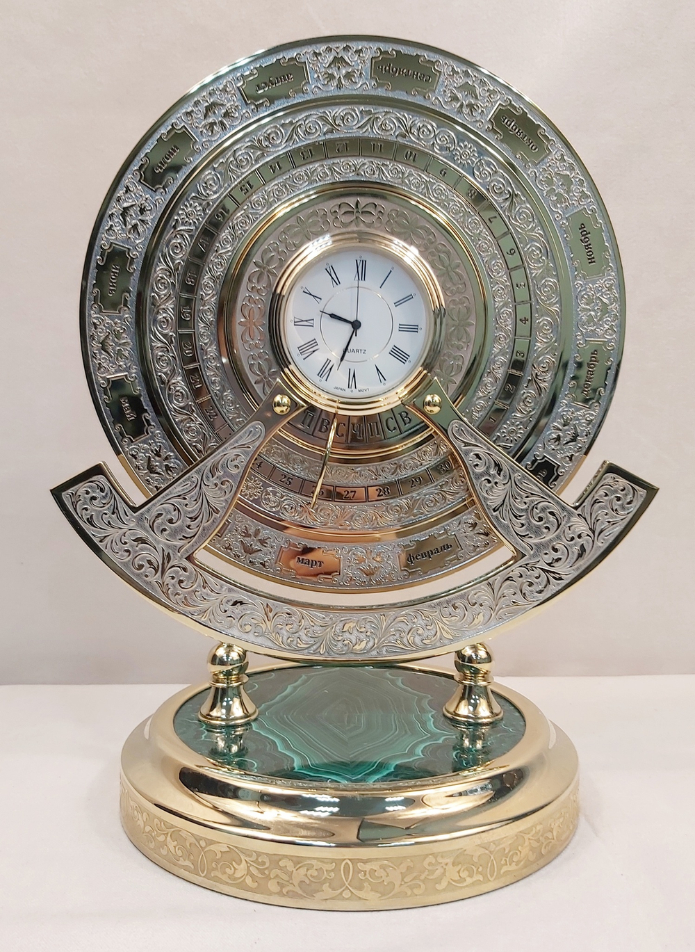Сувенирные часы "Вечный календарь" (Златоуст) с малахитом