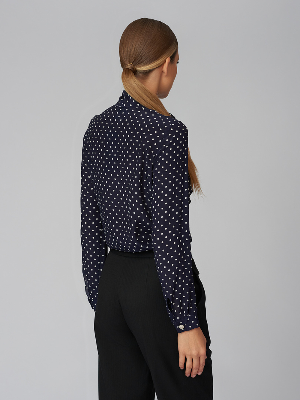 Блуза в горох с бантом