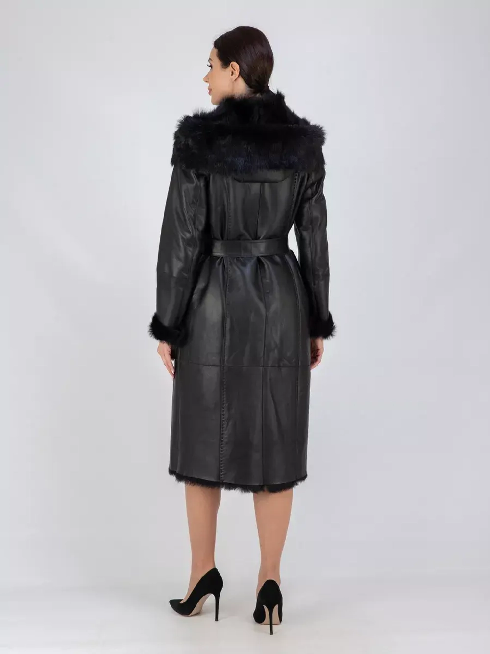 Дубленка зимняя с капюшоном натуральная