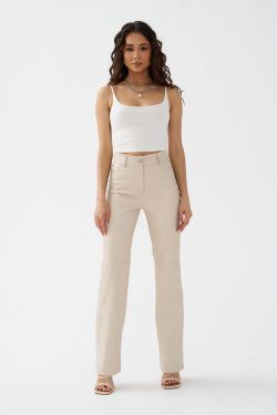 Брюки из экокожи прямые серо-бежевого цвета