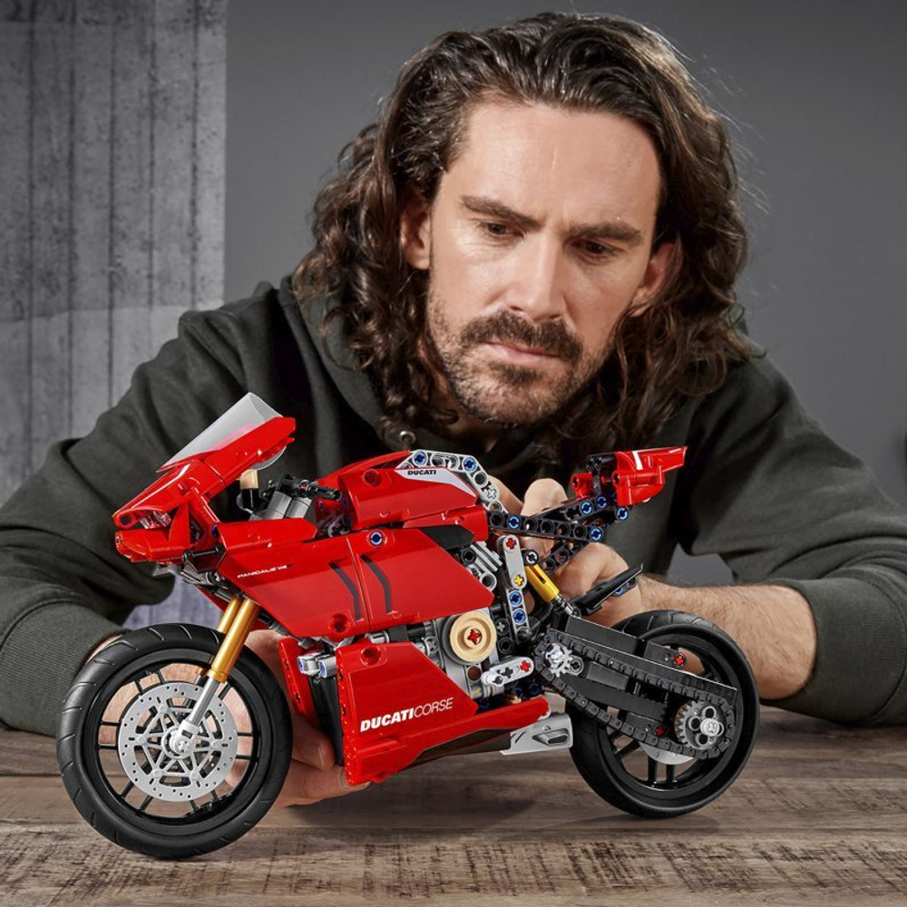Конструктор LEGO Technic - Ducati Panigale V4 R 42107
