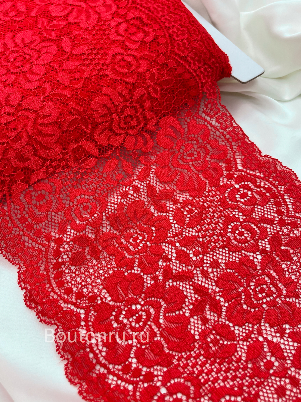 Кружево эластичное алое (красное) 190-200 мм
