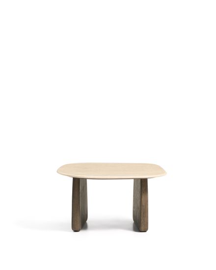 Приставной столик Pirita из бежевого травертина с ножками из дуба с темной отделкой, 71 x 70 см