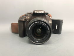 Canon EOS 1100D kit EF-S 18-55mm 3.5-5.6 IS II 14.500 кадров