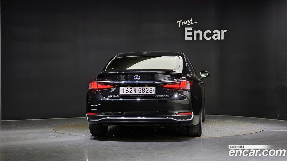 Lexus ES300h 7 Generation Executive (10.2021)