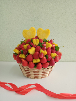 Фруктовый букет " Два сердца"