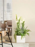 Напольная композиция из искусственных растений и цветов