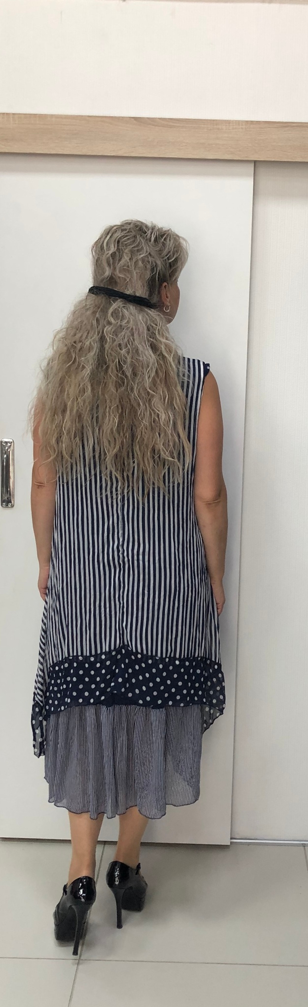 Летнее комбинированное платье-двойка с сине-белым принтом