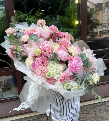 Огромный летний сад