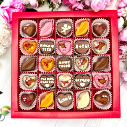 Шоколадный набор "Love is": 25 конфет ручной работы.