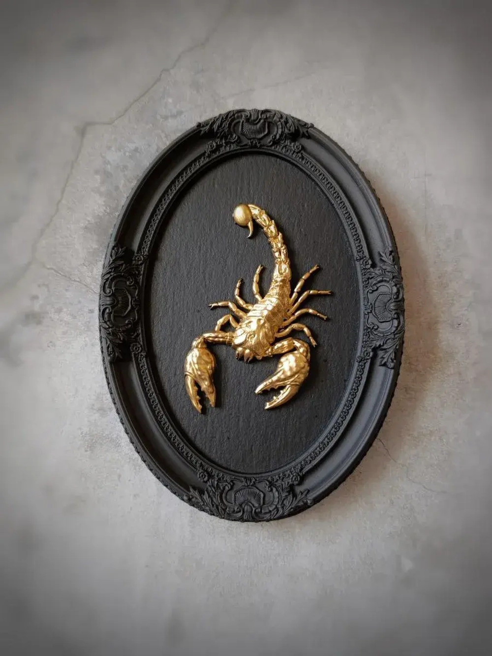 Барельеф на стену из гипса Скорпион