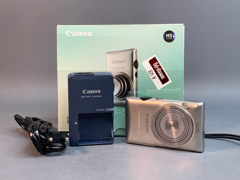 Canon IXUS 220 HS