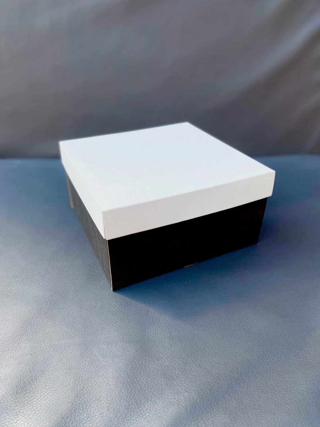 Коробка 200*200*100 белая крышка + черное дно