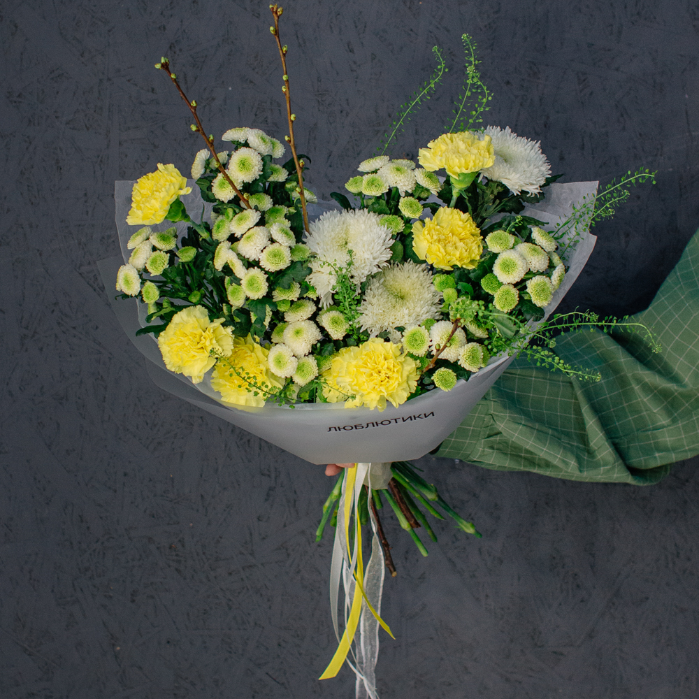 134. Суперстойкий букет в весенних оттенках с ветками вишни