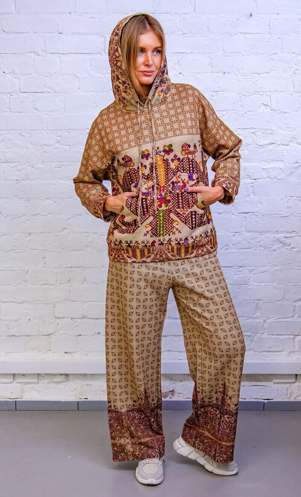 Комплект (худи и брюки) "Оберег", по мотивам старинной русской обережной вышивки