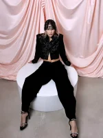 Брюки с декоративными пуговицами и атласным поясом, Черные