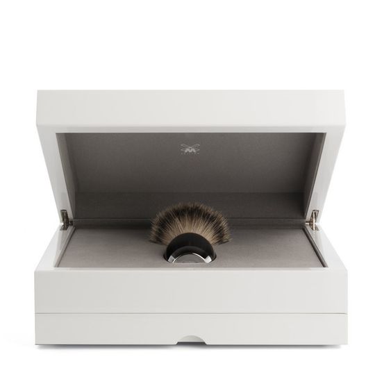 Помазок MUEHLE EDITION, барсучий ворс высшей категории Silvertip, карбон