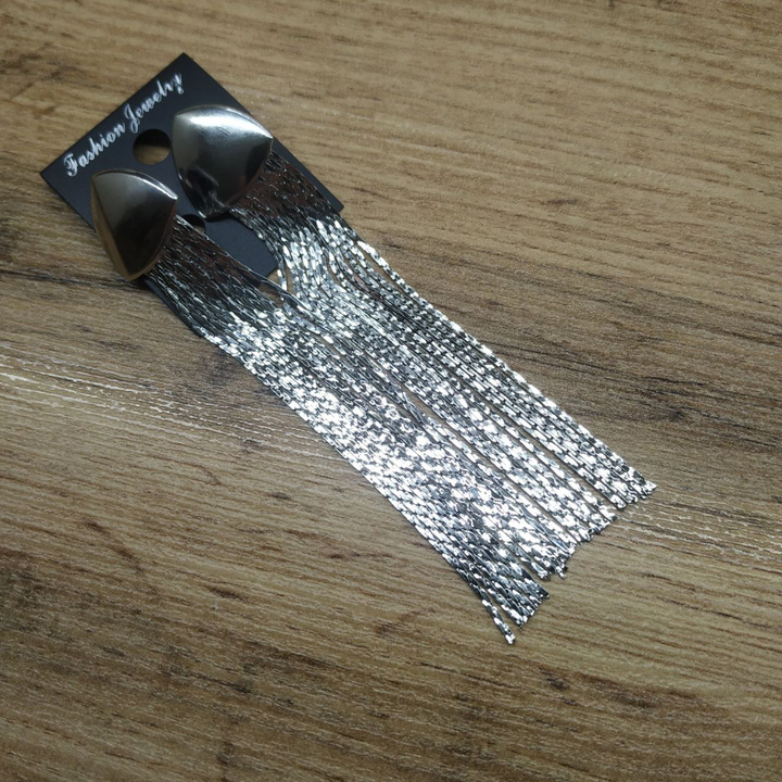 Серьги англ.заст. Bogema пластина треугольник округлый цепочки жгутики металл серебристый