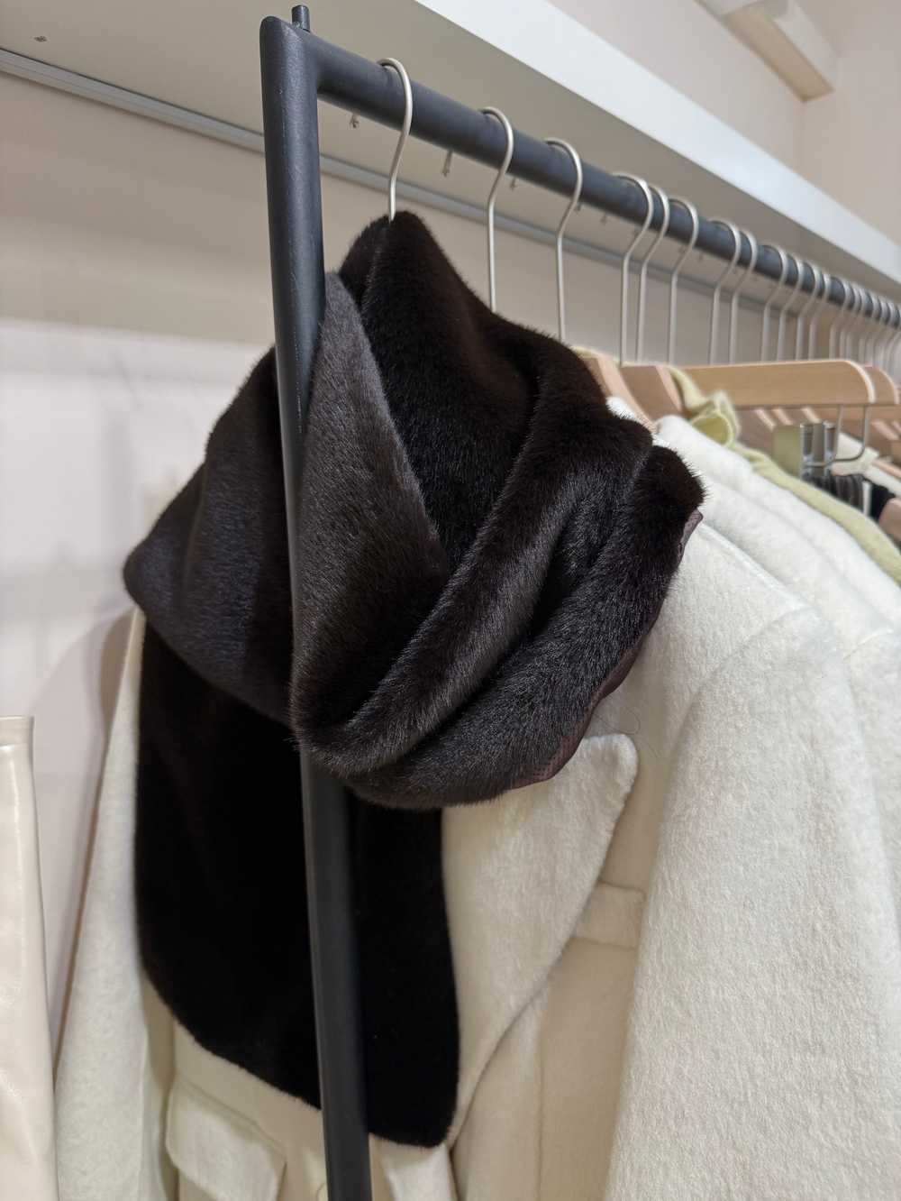 Шарф из эко-меха под норку