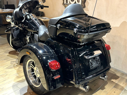 Tri Glide Ultra Harley-Davidson 2024 (Vivid Black)