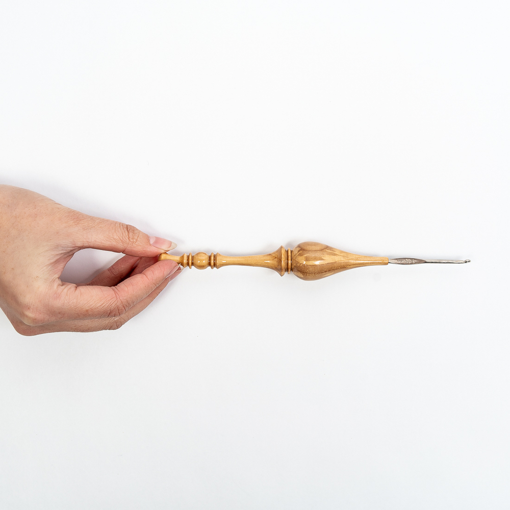 Железный крючок для вязания с деревянной ручкой из рябины размером 3.0 мм. K137