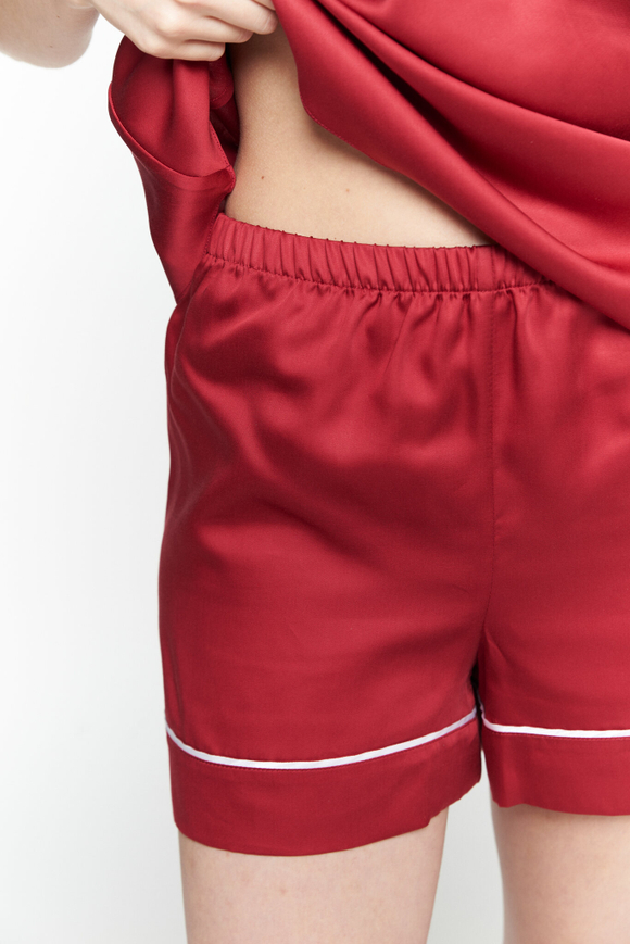 Шорты с кантом из тенселя алый