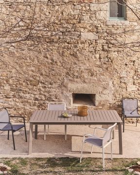 Уличный стул Luri из алюминия цвета экрю и бежевого текстиля