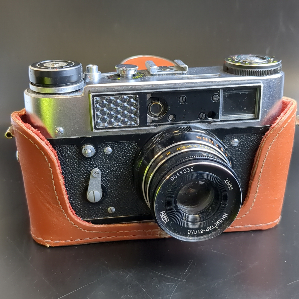 №5 Фотоаппарат "ФЭД" с объективом "Индустар-61 Л/Д" в родном кофре, металл, пластик, стекло, кожа, Харьковский машиностроительный завод им. Дзержинского (ФЭД), СССР, 1978-1980 гг.