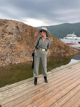 Комбинезон на молнии в оттенке хакки