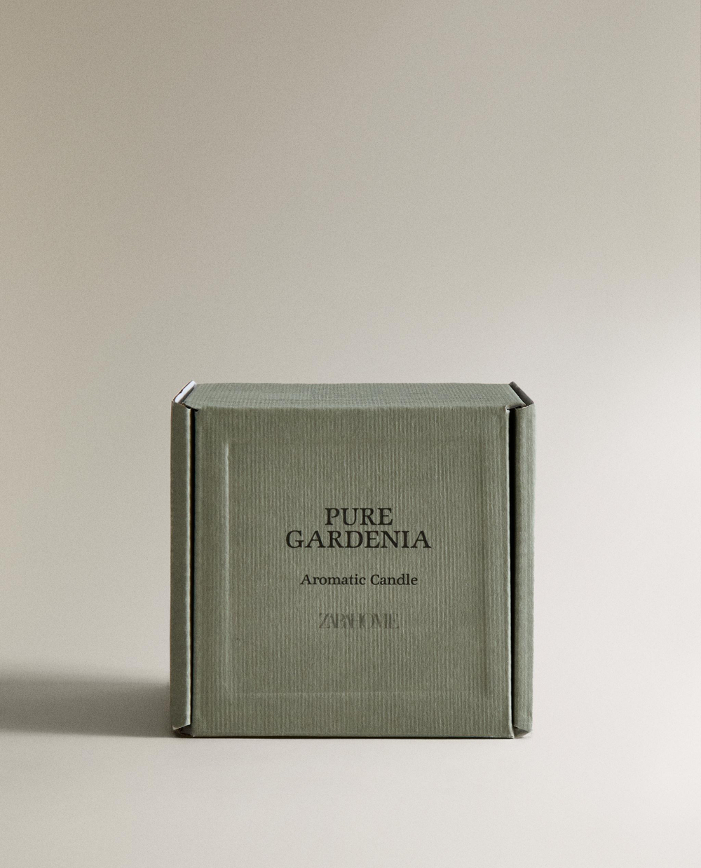 Zara Home Свеча ароматическая PURE GARDENIA 150 г, растительный воск, аромат цветочный, Белый