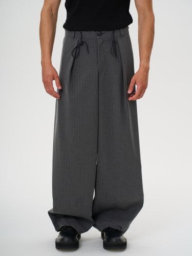 Серые брюки на резинке